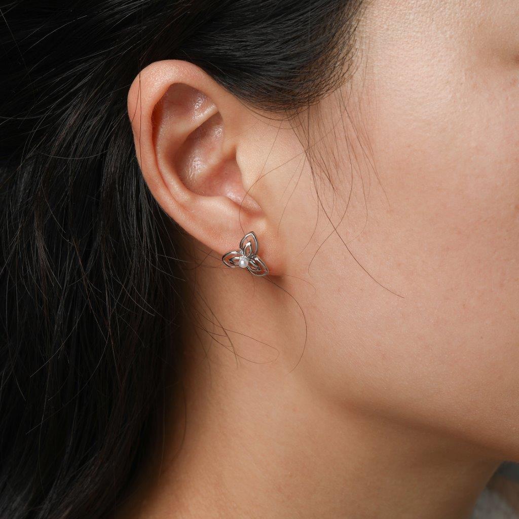 Ladies Silver Plated Trinity Style Pearl Earrings 